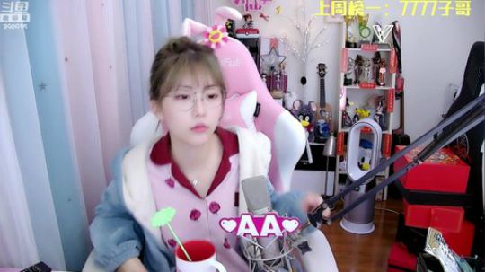 菜菜的瓜皮帽发布了一个斗鱼视频2020-01-29