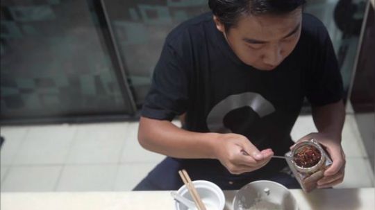 我在斗鱼看野食小哥直播美食