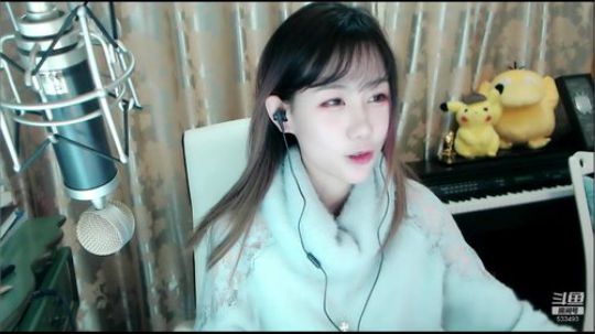 秋雨为裳发布了一个斗鱼视频2020-01-31
