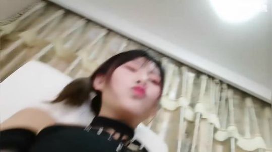 秋雨为裳发布了一个斗鱼视频2020-01-31