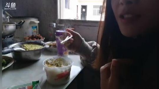 少女:初六嗯混，还不能动 2020-01-30 15点场