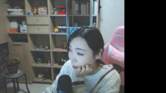 黑板君爱喝酸奶发布了一个斗鱼视频2020-02-03