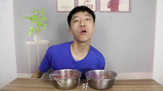 真·美食博主上线！自己在家做两大盘奥尔良烤翅，味道怎么样？