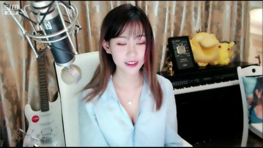 秋雨为裳发布了一个斗鱼视频2020-02-05