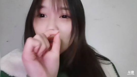 肖淑洁生命中的光和盐发布了一个斗鱼视频2020-02-08