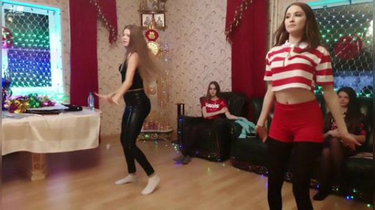 风情缘“玉女天团”彩排练习中。 2020-02-07 21点场
