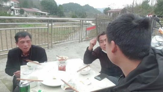 在家自己包饺子。 2020-02-11 15点场