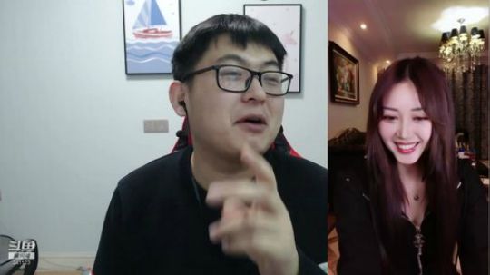 我在斗鱼看火力堂主直播户外