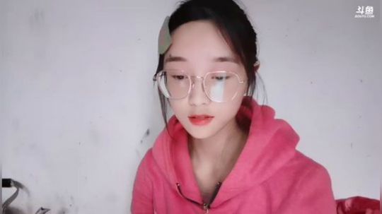 肖淑洁生命中的光和盐发布了一个斗鱼视频2020-02-11