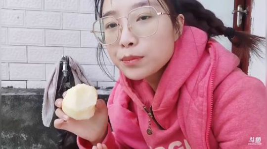 肖淑洁生命中的光和盐发布了一个斗鱼视频2020-02-12