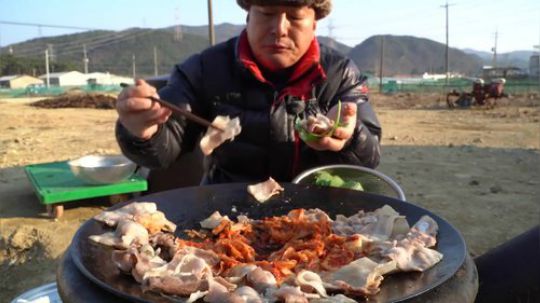 【兴森他爹】薄五花肉+泡菜+烧酒！说好和半瓶，结果全喝完了