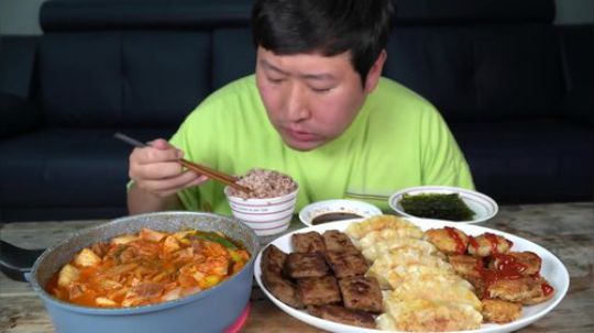 [兴森一家] 泡菜炖+煎饺+猪排+炸肉饼！