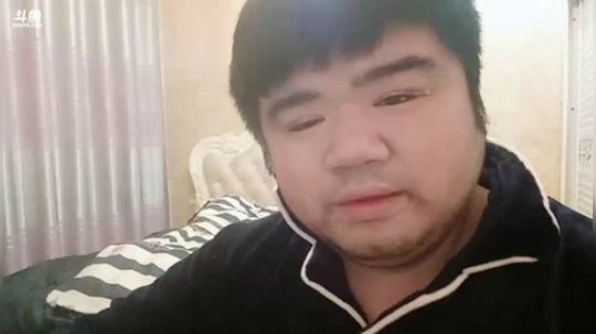 我在斗鱼看做个疯子直播户外