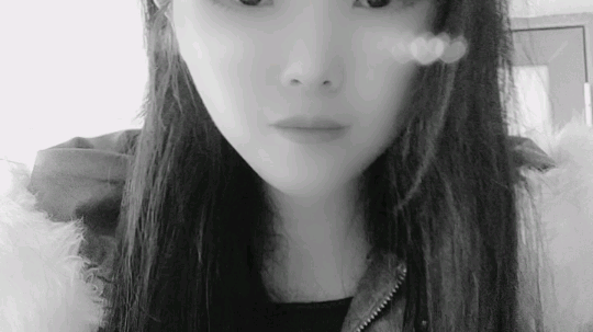 小微不漂亮，也不聪明。但小微一直在努力变优秀。谢谢不离不弃的