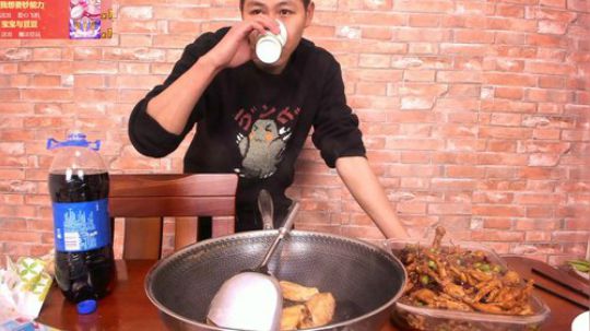 双椒鸡爪， 可乐中翅