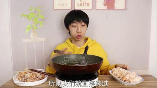 抖音上学的韩式蜂蜜炸鸡翅真的好吃吗？小伙在家做了一大盘尝试！