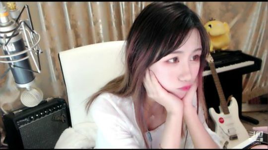 秋雨为裳发布了一个斗鱼视频2020-02-20