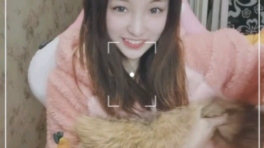 休息在家化了个妆拍了些视频 终于像个女孩子了嘻嘻