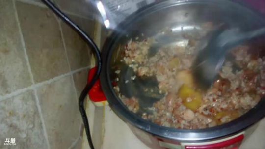 我在斗鱼看做个疯子直播户外