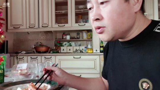 先吃饭，后去接美女。 2020-02-26 15点场