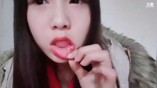 肖淑洁生命中的光和盐发布了一个斗鱼视频2020-02-27