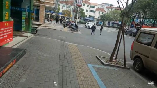 我在斗鱼看做个疯子直播户外