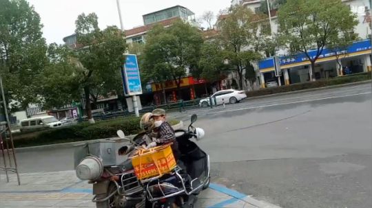 我在斗鱼看做个疯子直播户外