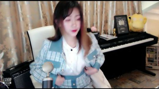 秋雨为裳发布了一个斗鱼视频2020-03-01