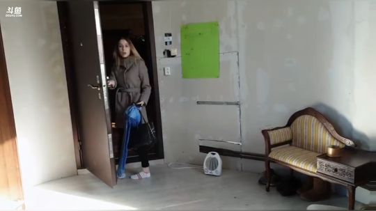 俄罗斯美女变身女仆。 2020-03-01 16点场