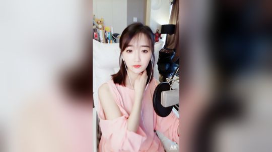 登月团丶离去发布了一个斗鱼视频2020-03-01