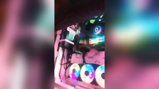 装机简简单单马上完工！  现在在装系统 马上开锤！[鲨鱼打扰