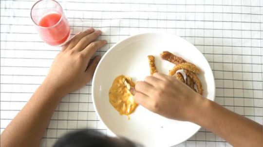 我在斗鱼看野食小哥直播美食