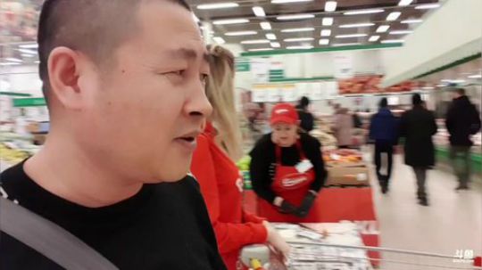 h给直播间美女买3.8节礼物。 2020-03-06 18点场