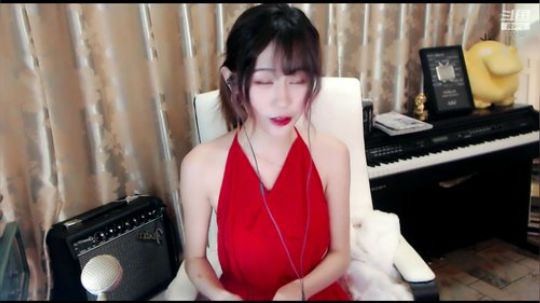 秋雨为裳发布了一个斗鱼视频2020-03-06
