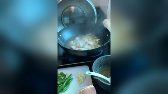 吃点素的，黄焖鸡和生菜