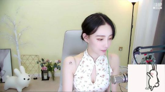 我在斗鱼看王雨檬呀直播舞蹈