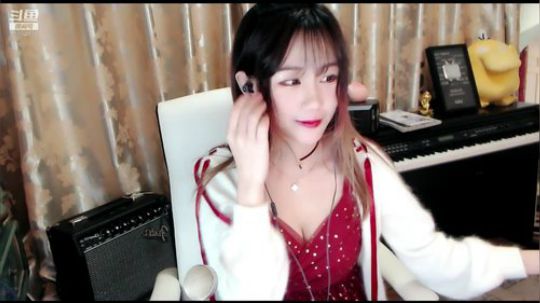秋雨为裳发布了一个斗鱼视频2020-03-09