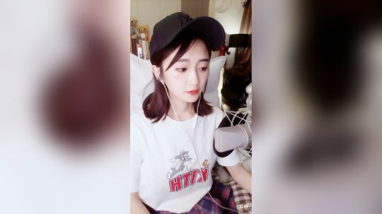 登月团丶离去发布了一个斗鱼视频2020-03-09