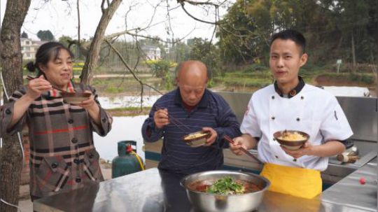 厨师长教你：“大鲤鱼的改刀”方法，简单实用很易懂，收藏了