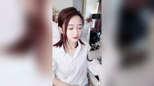 登月团丶离去发布了一个斗鱼视频2020-03-12