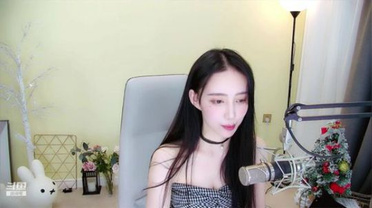 我在斗鱼看王雨檬呀直播舞蹈