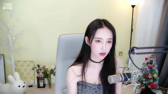 我在斗鱼看王雨檬呀直播舞蹈