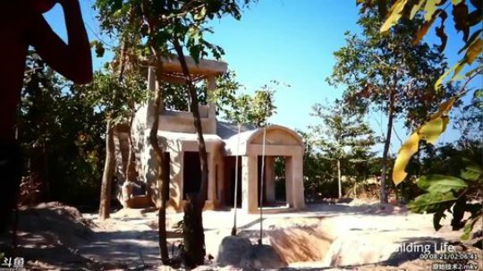 户外遛狗王飞哥发布了一个斗鱼视频2020-03-16