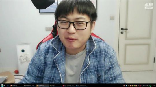我在斗鱼看火力堂主直播户外