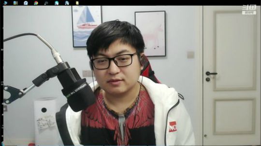 我在斗鱼看火力堂主直播户外