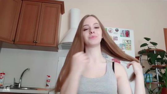 俄罗斯美女游戏互动环节。 2020-03-21 12点场