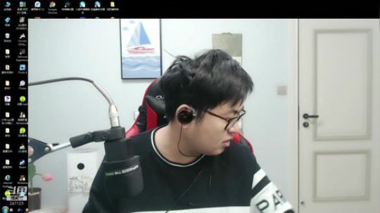 我在斗鱼看火力堂主直播户外