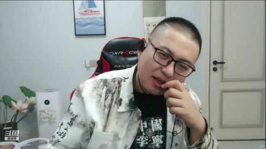 我在斗鱼看火力堂主直播户外