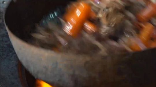 我在斗鱼看野食小哥直播美食