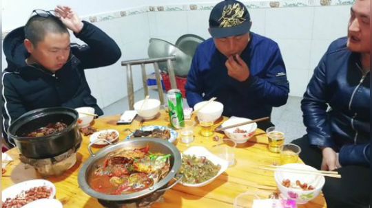 不花一分钱寻找一顿美食。 2020-03-27 20点场